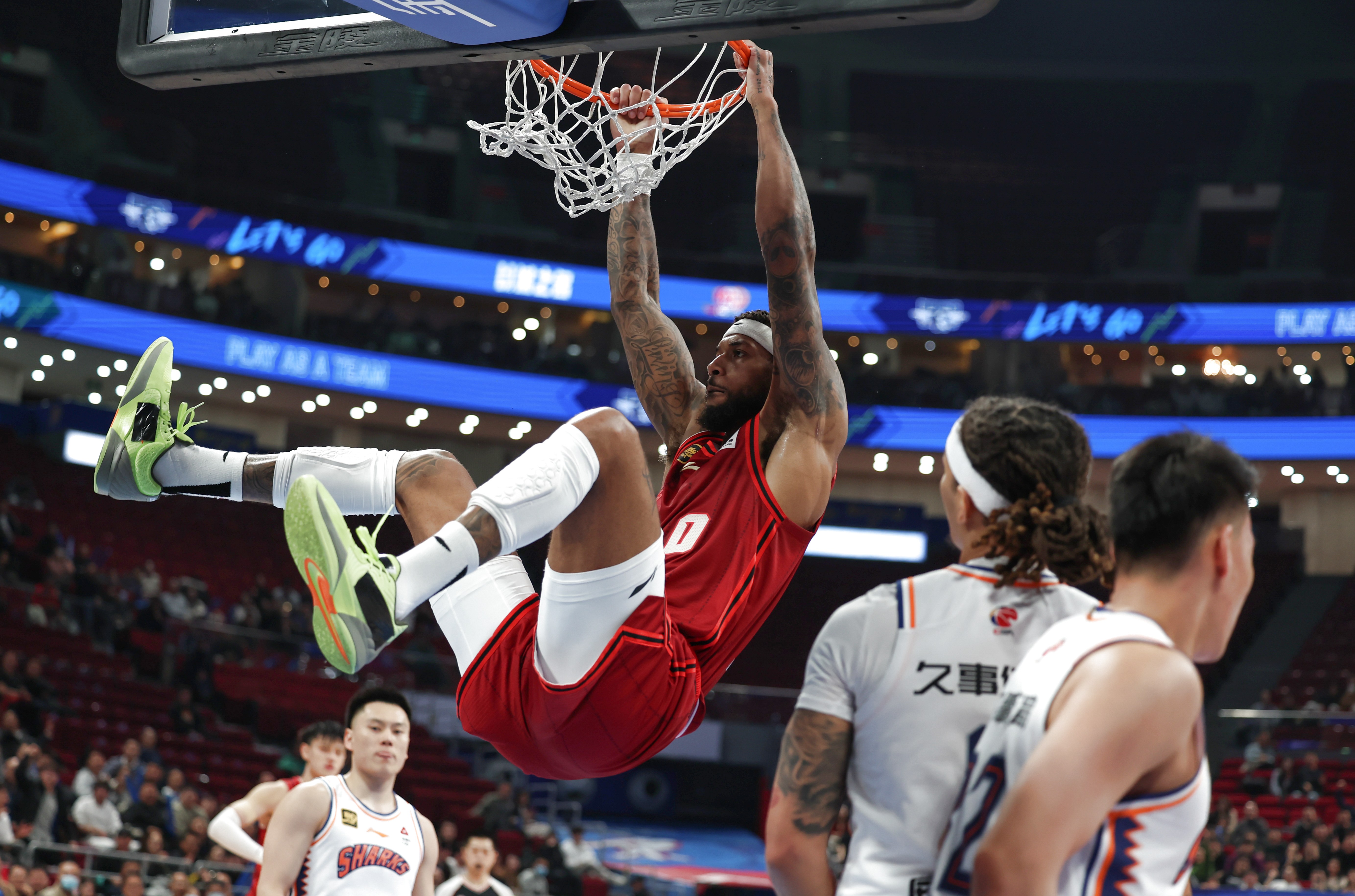 星空体育平台-关于NBA季后赛赛前再迎强敌，巴塞罗那刷新队史纪录，主帅态度：底气十足，训练强度明显提升的信息